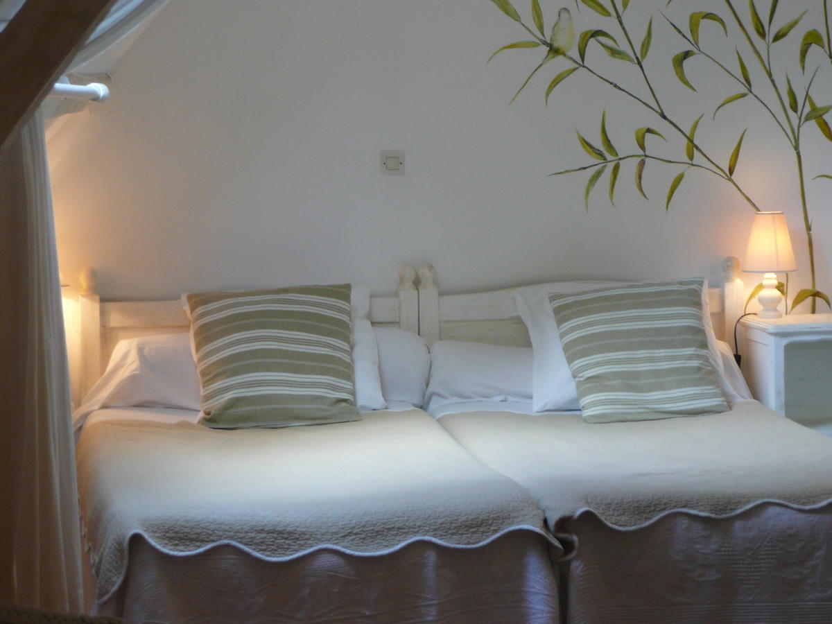 Bed and Breakfast Manoir De Bois En Ardres Zimmer foto